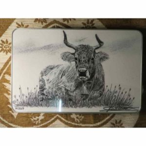 Boîte vieille vache | Atelier Montagn'Art | dessin au crayon graphite | Claudine Rime