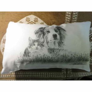 Coussin chien et chat | Atelier Montagn'Art | dessin au crayon graphite | Claudine Rime
