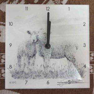 Horloge 2 agneaux | Atelier Monatgn'Art | dessin au crayon graphite | Claudine Rime