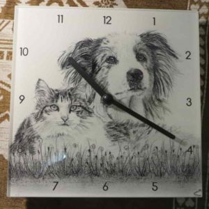 Horloge amitié chien et chat | Atelier Monatgn'Art | dessin au crayon graphite | Claudine Rime