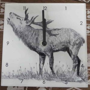Horloge cerf qui brâme | Atelier Monatgn'Art | dessin au crayon graphite | Claudine Rime