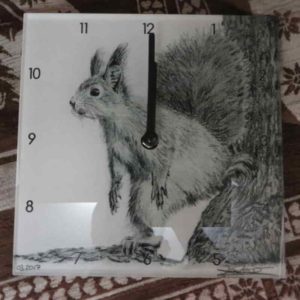 Horloge écureuil curieux | Atelier Montagn'Art | dessin au crayon graphite | Claudine Rime