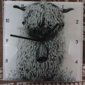 Horloge mouton nez noir | Atelier Montagn'Art | dessin au crayon graphite | Claudine Rime