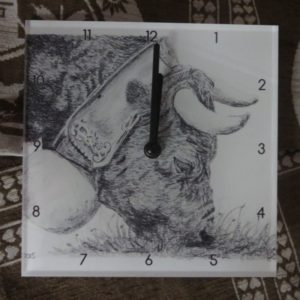 Horloge tête d'hérens | Atelier Monatgn'Art | dessin au crayon graphite | Claudine Rime
