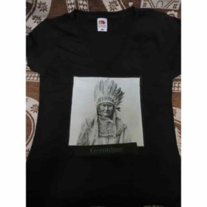 t-shirt indien | Atelier Montagn'Art | dessin au crayon graphite | Claudine Rime