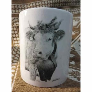 tasse vache à la désalpe | Atelier Montagn'Art | dessin au crayon graphite | Claudine Rime