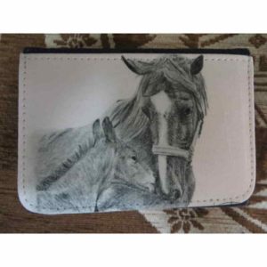 portemonnaie câlin entre chevaux | Atelier Montagn'Art | dessin au crayon graphite | Claudine Rime