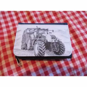 portemonnaie tracteur Steyr | Atelier Montagn'Art | dessin au crayon graphite | Claudine Rime