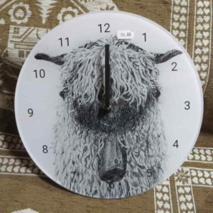 Horloge brebis nez noir | Atelier Monatgn'Art | dessin au crayon graphite | Claudine Rime