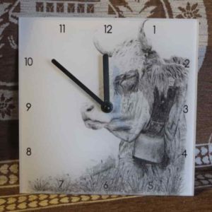Horloge vache endormie | Atelier Monatgn'Art | dessin au crayon graphite | Claudine Rime