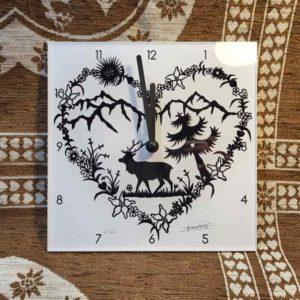 Horloge découpage cerf - Atelier Monatgn'Art - dessin au crayon graphite - Claudine Rime